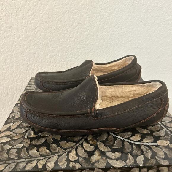 UGG Brown Leather Ascot Loafer slip-on shoes mens size 9 - Picture 1 of 7